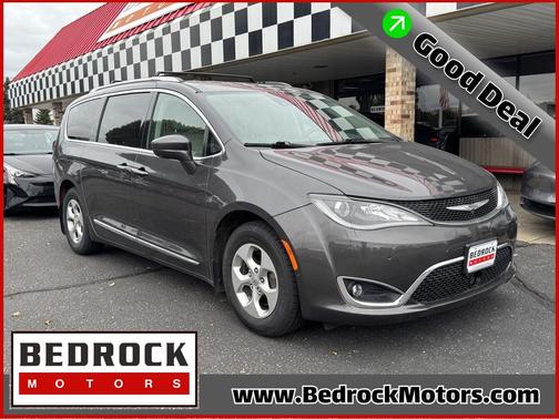 Granite Crystal Metallic Clearcoat 2017 Chrysler Pacifica Touring-L