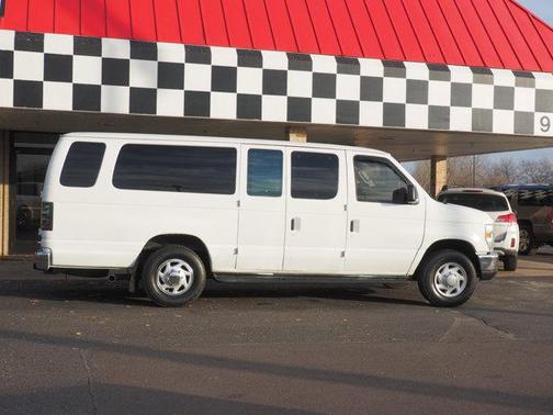 2013 Ford E350 Super Duty XLT