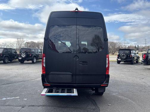 Obsidian Black Metallic 2019 Mercedes-Benz Sprinter 1500 Standard Roof I4