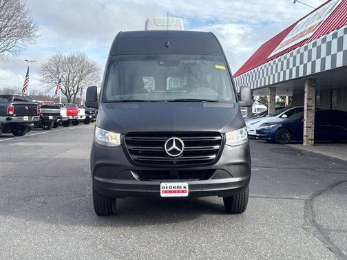 Obsidian Black Metallic 2019 Mercedes-Benz Sprinter 1500 Standard Roof I4