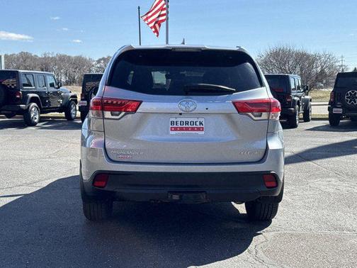 Celestial Silver Metallic 2019 Toyota Highlander XLE