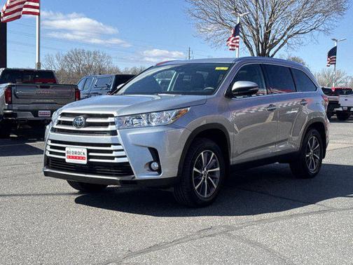 Celestial Silver Metallic 2019 Toyota Highlander XLE