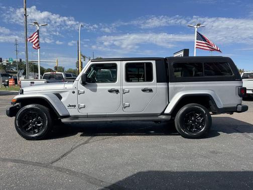 Silver Zynith Clearcoat 2023 Jeep Gladiator Sport S