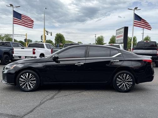 Super Black 2023 Nissan Altima 2.5 SV