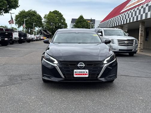 Super Black 2023 Nissan Altima 2.5 SV