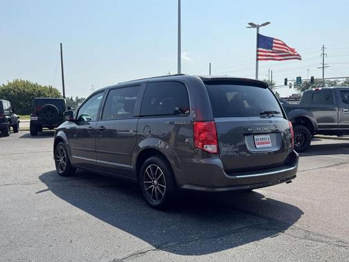Granite Pearlcoat 2017 Dodge Grand Caravan GT