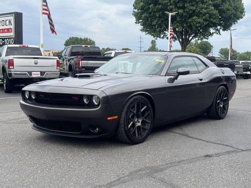 Granite Pearlcoat 2016 Dodge Challenger R/T