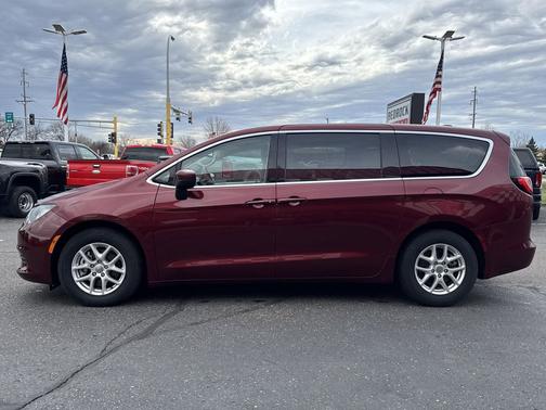 Velvet Red Pearlcoat 2017 Chrysler Pacifica Touring