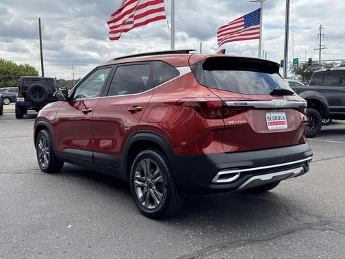 Mars Orange 2022 Kia Seltos S