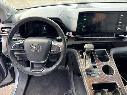 2022 Toyota Sienna XLE 7 Passenger