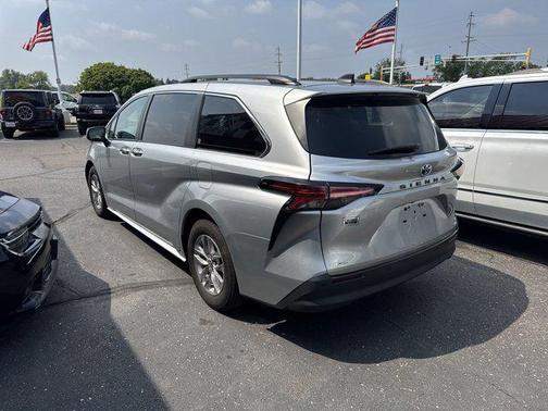 2022 Toyota Sienna XLE 7 Passenger