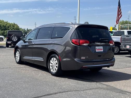 Granite Crystal Metallic Clearcoat 2018 Chrysler Pacifica Touring-L