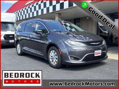 Granite Crystal Metallic Clearcoat 2018 Chrysler Pacifica Touring-L