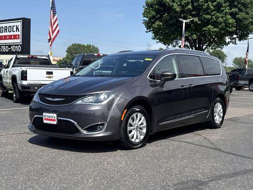 Granite Crystal Metallic Clearcoat 2018 Chrysler Pacifica Touring-L
