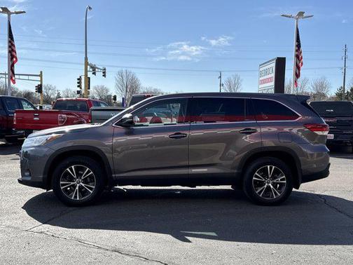 Predawn Gray Mica 2019 Toyota Highlander LE