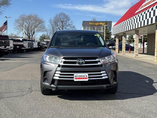 Predawn Gray Mica 2019 Toyota Highlander LE