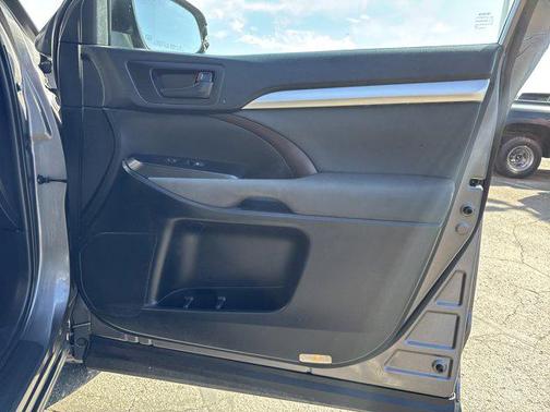 Predawn Gray Mica 2019 Toyota Highlander LE