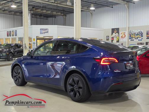 Blue 2024 Tesla Model Y Long Range Sport Utility 4D
