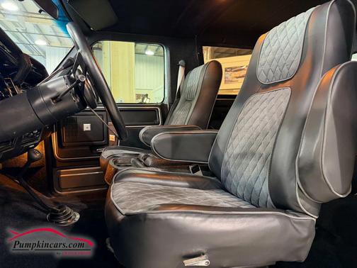 1982 Ford Bronco Custom 2D Utility 4WD