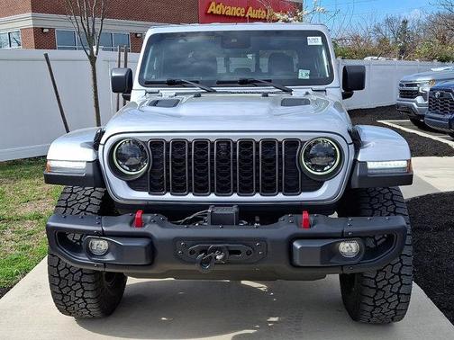 Silver Zynith Clearcoat 2024 Jeep Gladiator Rubicon