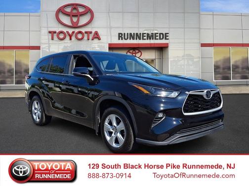 Midnight Black Metallic 2025 Toyota Highlander LE