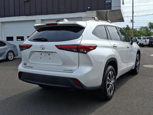 Wind Chill Pearl 2023 Toyota Highlander XLE