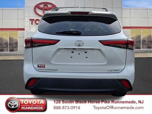 Wind Chill Pearl 2023 Toyota Highlander XLE