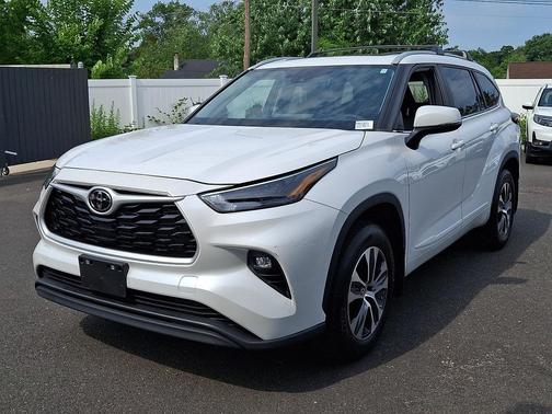 Wind Chill Pearl 2023 Toyota Highlander XLE