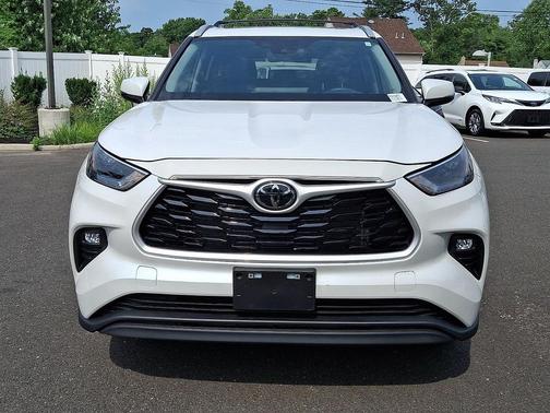Wind Chill Pearl 2023 Toyota Highlander XLE