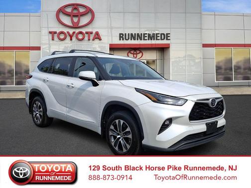 Wind Chill Pearl 2023 Toyota Highlander XLE