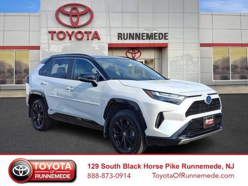 Wind Chill Pearl/Midnight Black Metallic 2024 Toyota RAV4 Hybrid SE