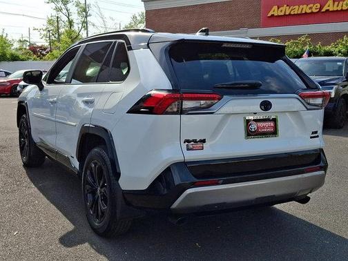Wind Chill Pearl/Midnight Black Metallic 2024 Toyota RAV4 Hybrid SE