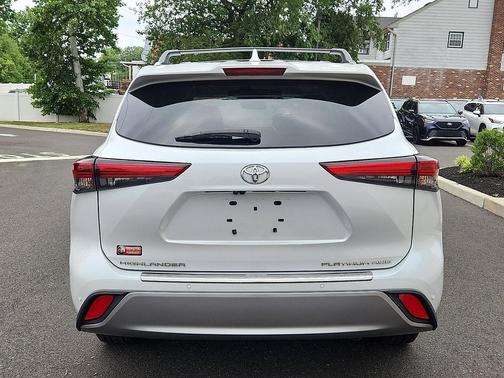 Wind Chill Pearl 2022 Toyota Highlander Platinum