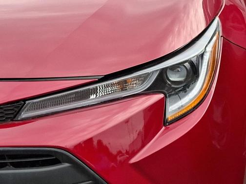 Pearl 2025 Toyota Corolla LE