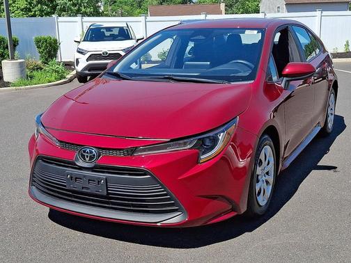Pearl 2025 Toyota Corolla LE