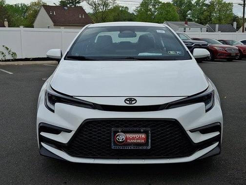 Ice Cap 2024 Toyota Corolla SE