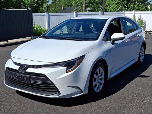 Ice Cap 2024 Toyota Corolla LE