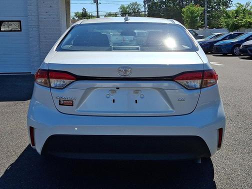 Ice Cap 2024 Toyota Corolla LE
