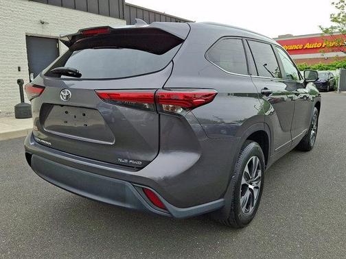 Magnetic Gray Metallic 2023 Toyota Highlander XLE
