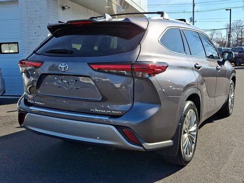 Magnetic Gray Metallic 2021 Toyota Highlander Platinum