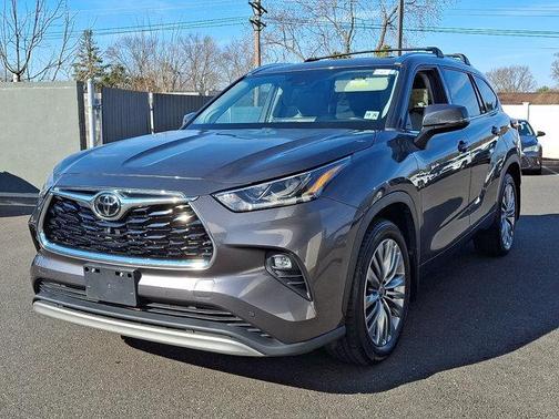 Magnetic Gray Metallic 2021 Toyota Highlander Platinum