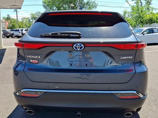 Coastal Gray Metallic 2023 Toyota Venza Limited