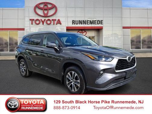 Magnetic Gray Metallic 2024 Toyota Highlander XLE