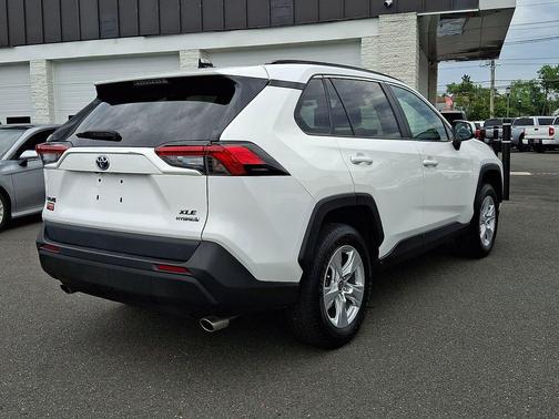Super White 2021 Toyota RAV4 Hybrid XLE