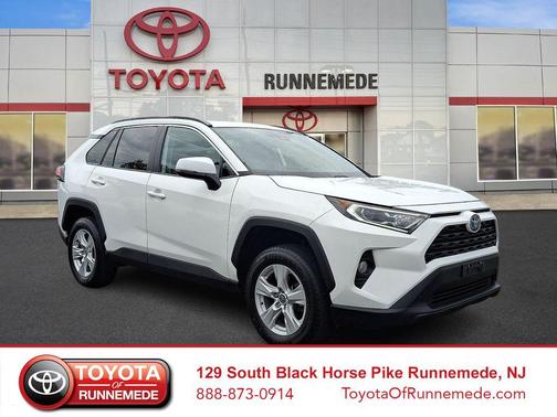 Super White 2021 Toyota RAV4 Hybrid XLE