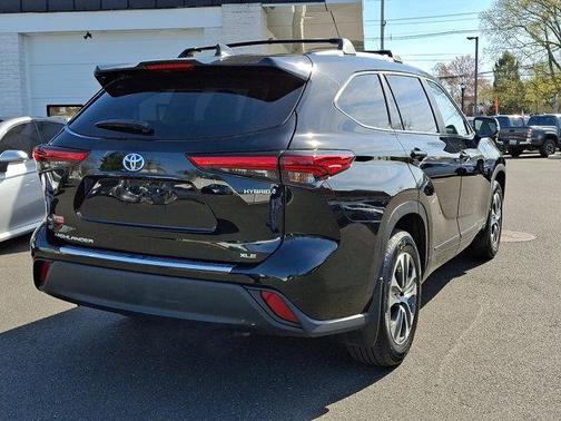 Midnight Black 2023 Toyota Highlander Hybrid XLE