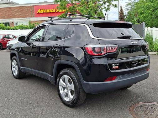 Diamond Black Crystal Pearlcoat 2020 Jeep Compass Latitude