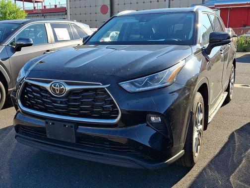 Midnight Black Metallic 2021 Toyota Highlander Limited