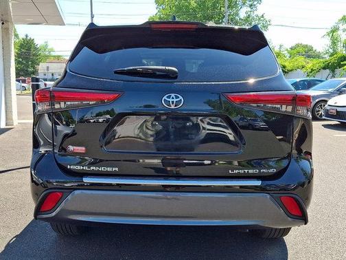 Midnight Black Metallic 2021 Toyota Highlander Limited