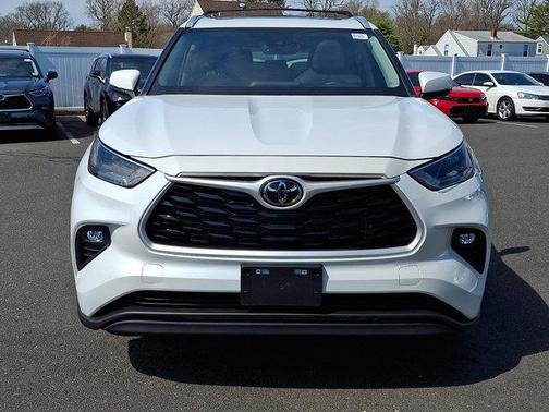 Wind Chill Pearl 2023 Toyota Highlander XLE